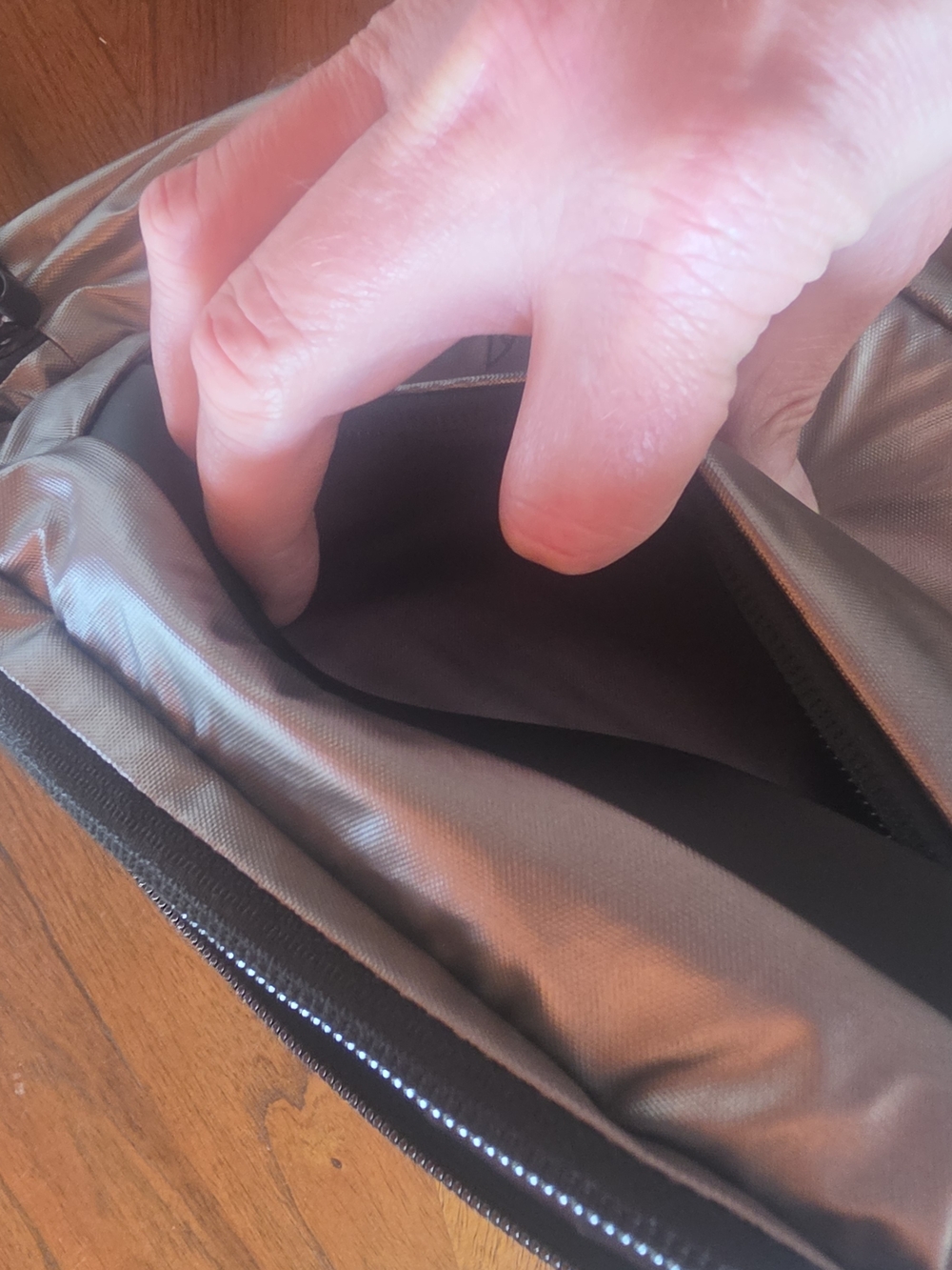 Chrome Industries Sling Shoulder Crossbody Metallic Silver Chromium Bag - NWOT - Picture 3 of 12
